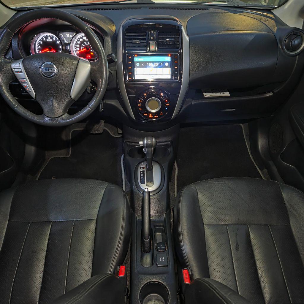 NISSAN Versa Sedan - Foto