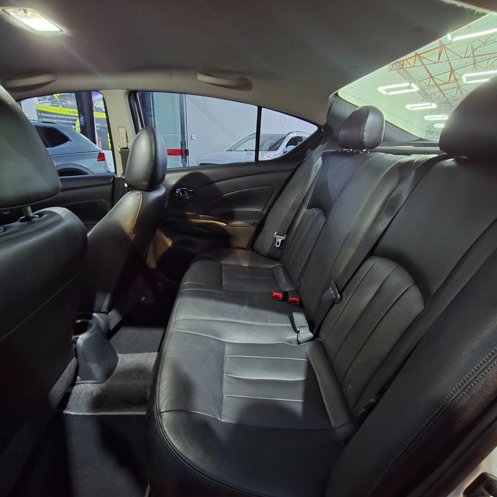 NISSAN Versa Sedan - Foto