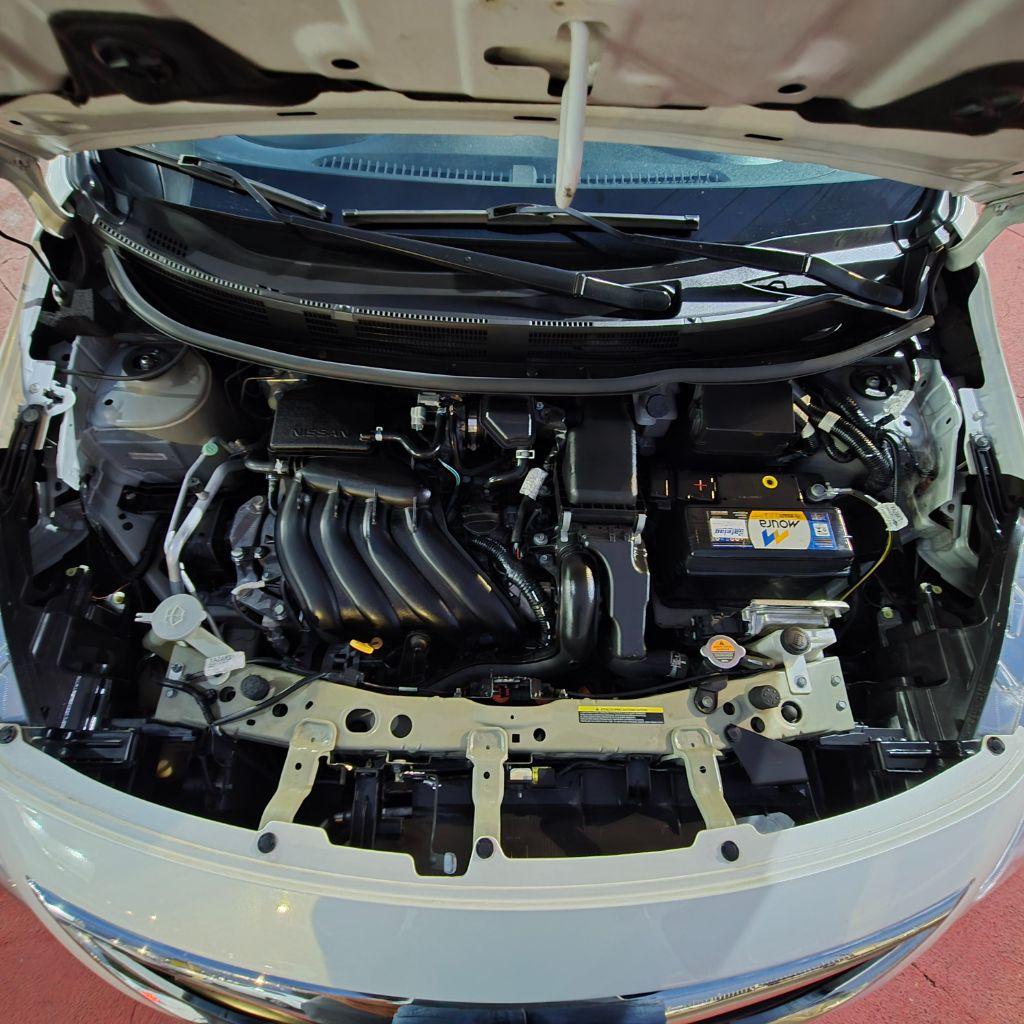 NISSAN Versa Sedan - Foto