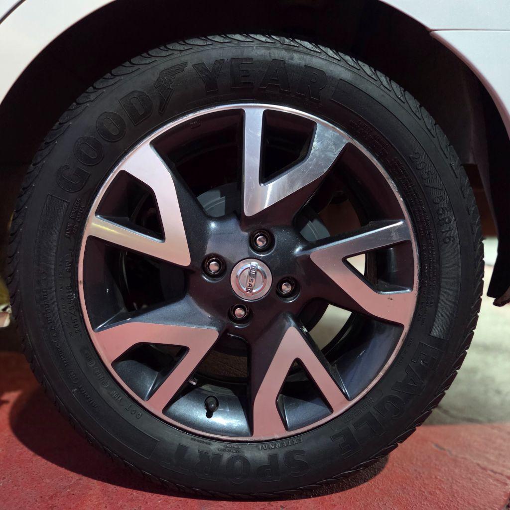 NISSAN Versa Sedan - Foto