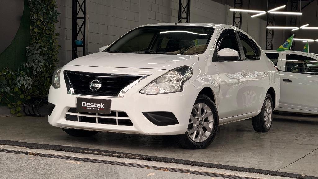 NISSAN Versa Sedan - Foto