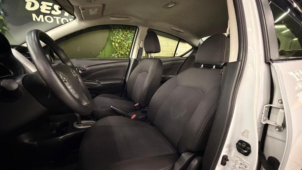 NISSAN Versa Sedan - Foto