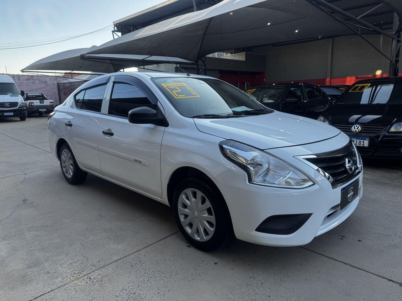 NISSAN Versa Sedan
