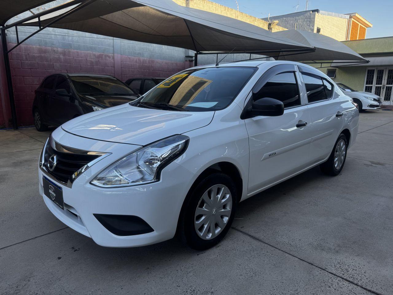 NISSAN Versa Sedan - Foto