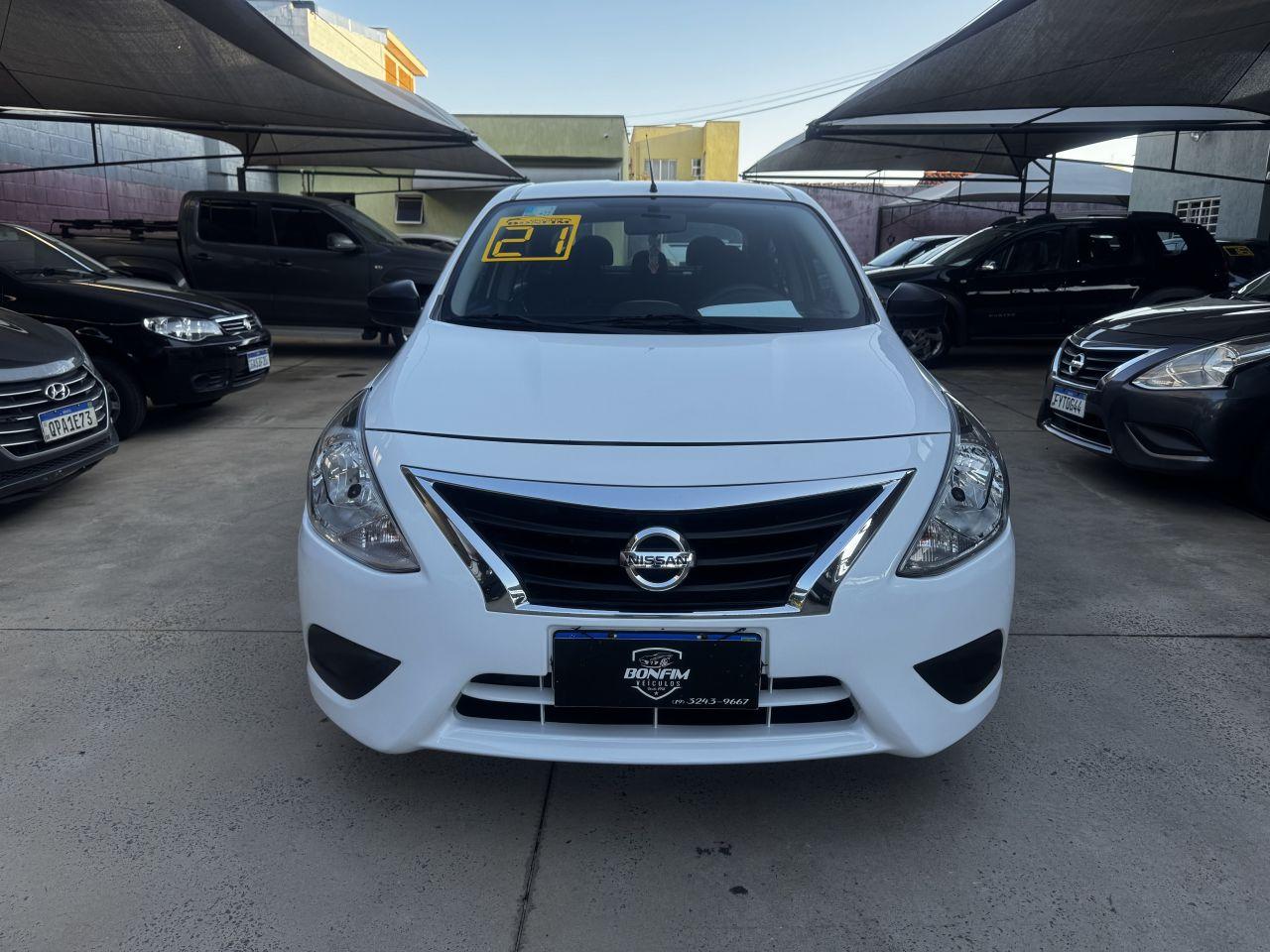 NISSAN Versa Sedan - Foto