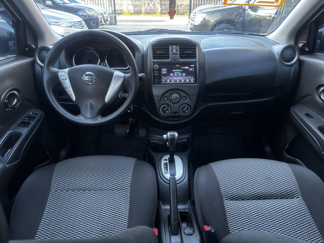 NISSAN Versa Sedan - Foto