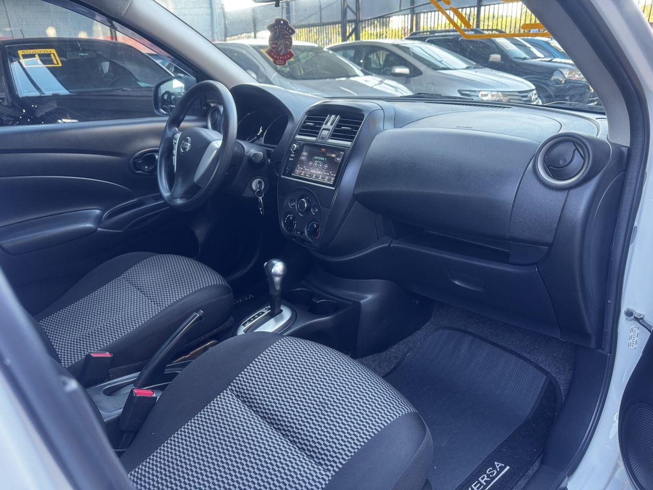 NISSAN Versa Sedan - Foto