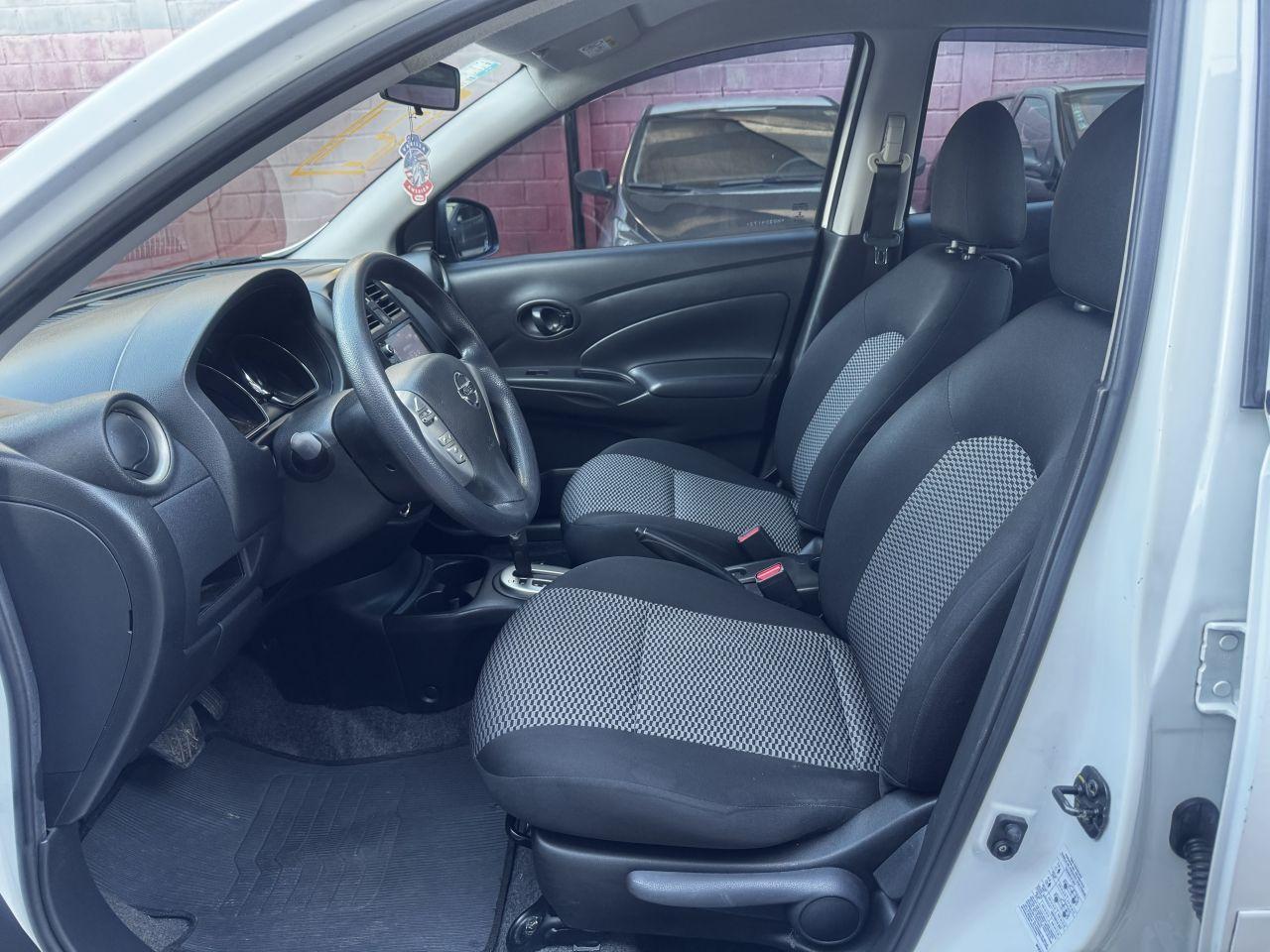 NISSAN Versa Sedan - Foto