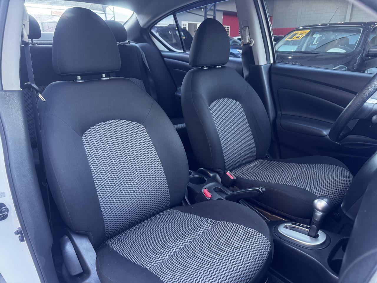 NISSAN Versa Sedan - Foto