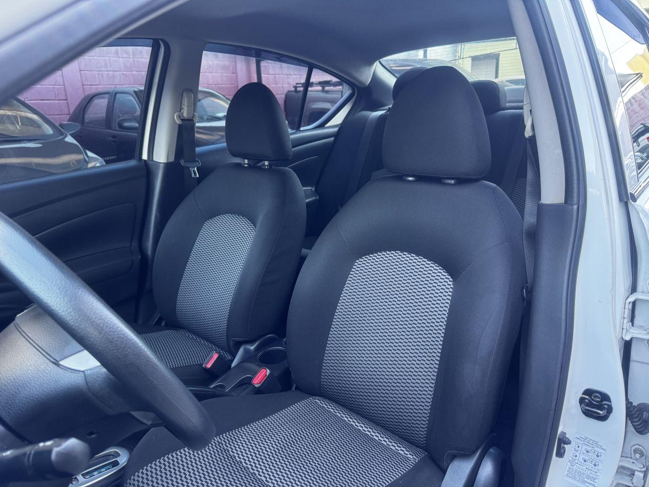 NISSAN Versa Sedan - Foto