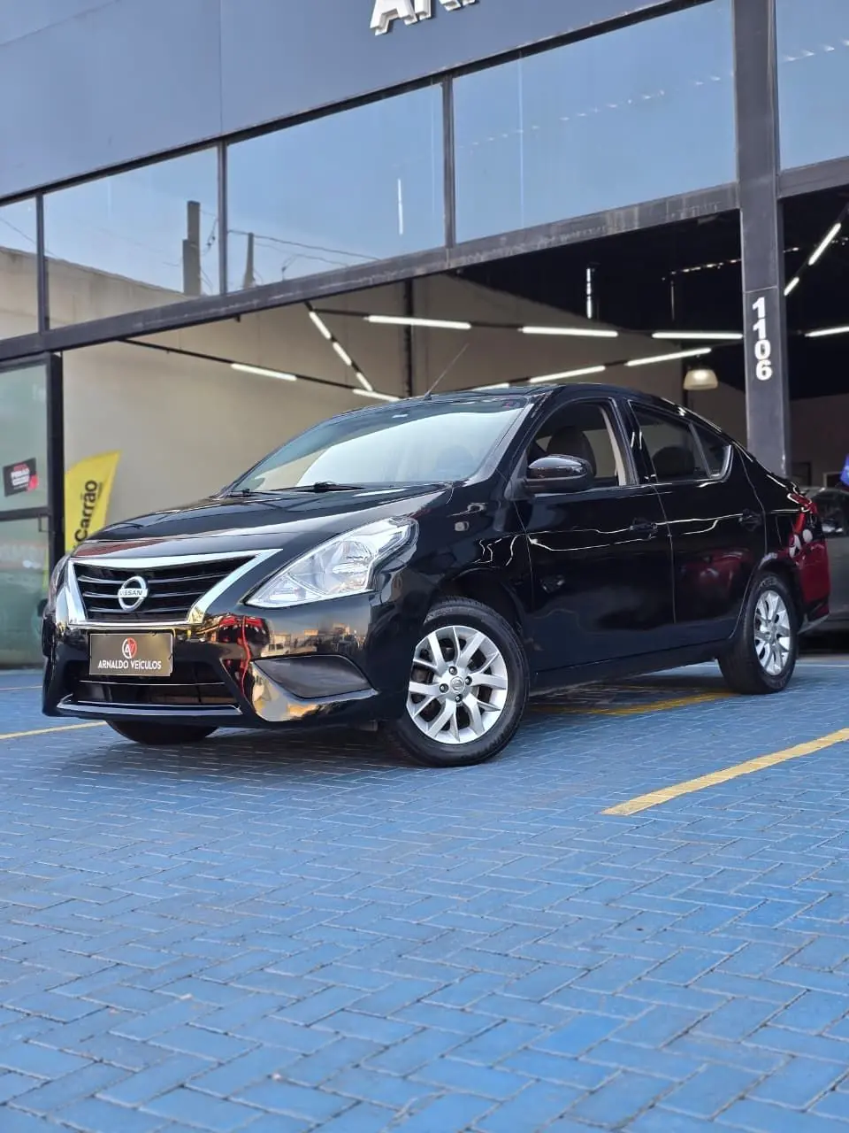 NISSAN Versa Sedan