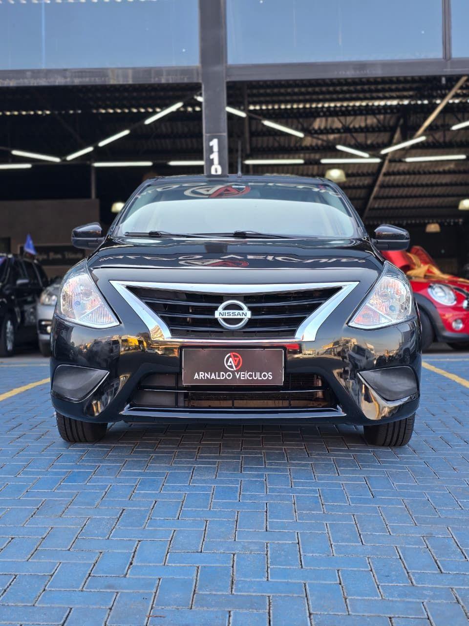 NISSAN Versa Sedan - Foto