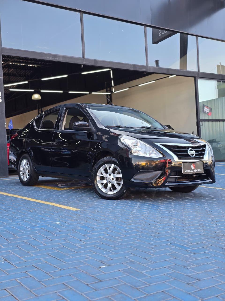 NISSAN Versa Sedan - Foto