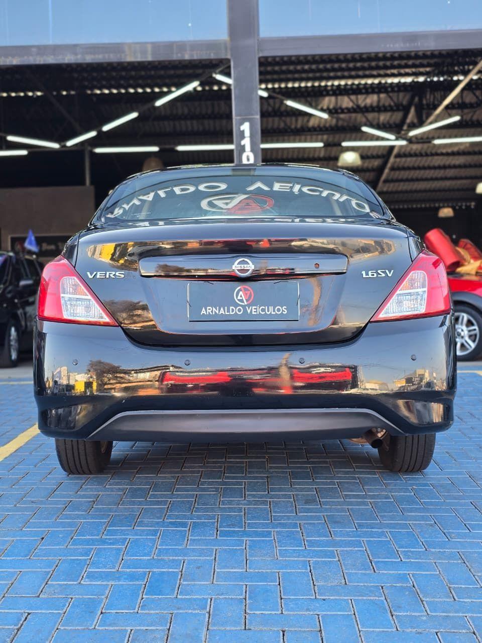 NISSAN Versa Sedan - Foto