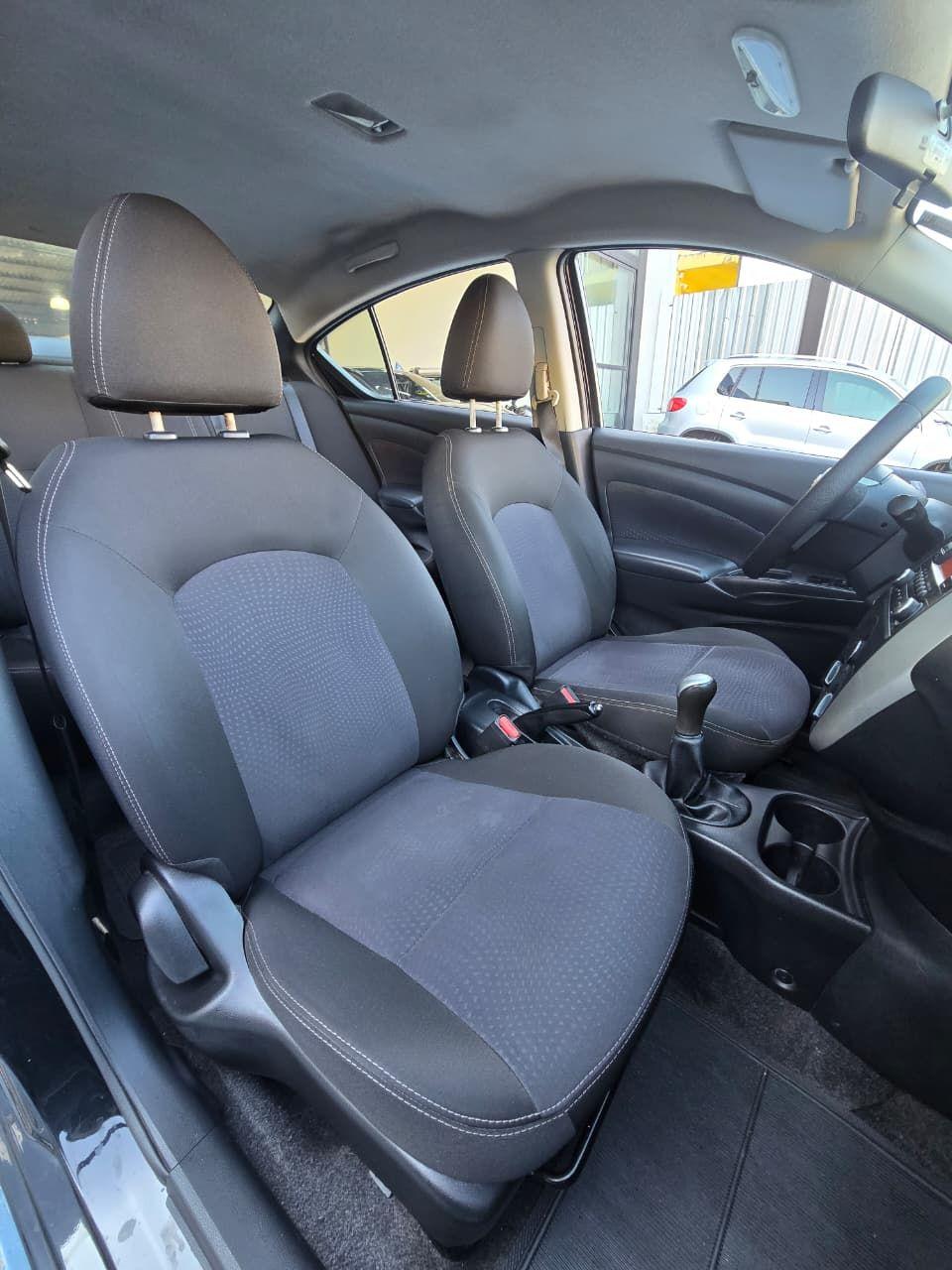 NISSAN Versa Sedan - Foto
