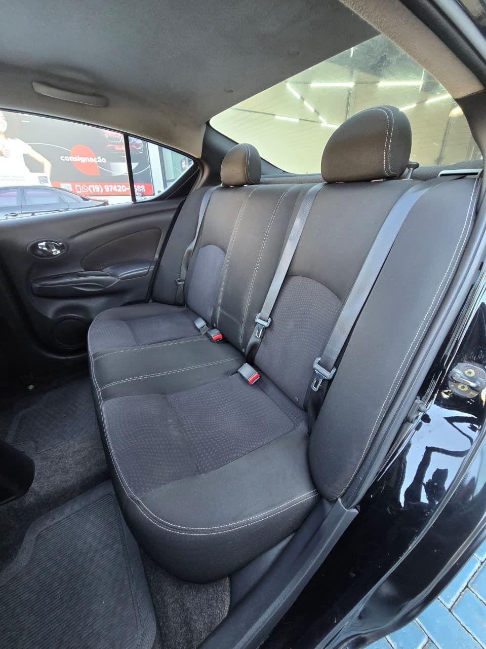 NISSAN Versa Sedan - Foto