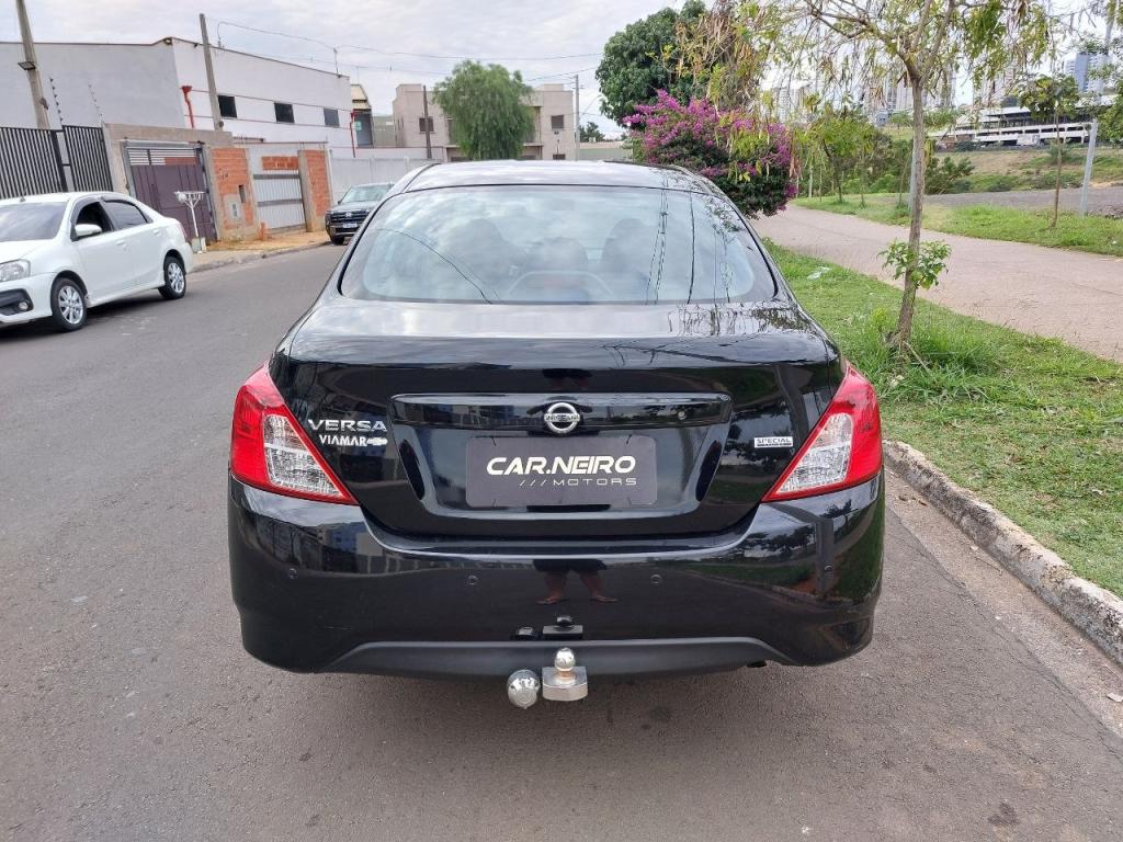 NISSAN Versa Sedan - Foto