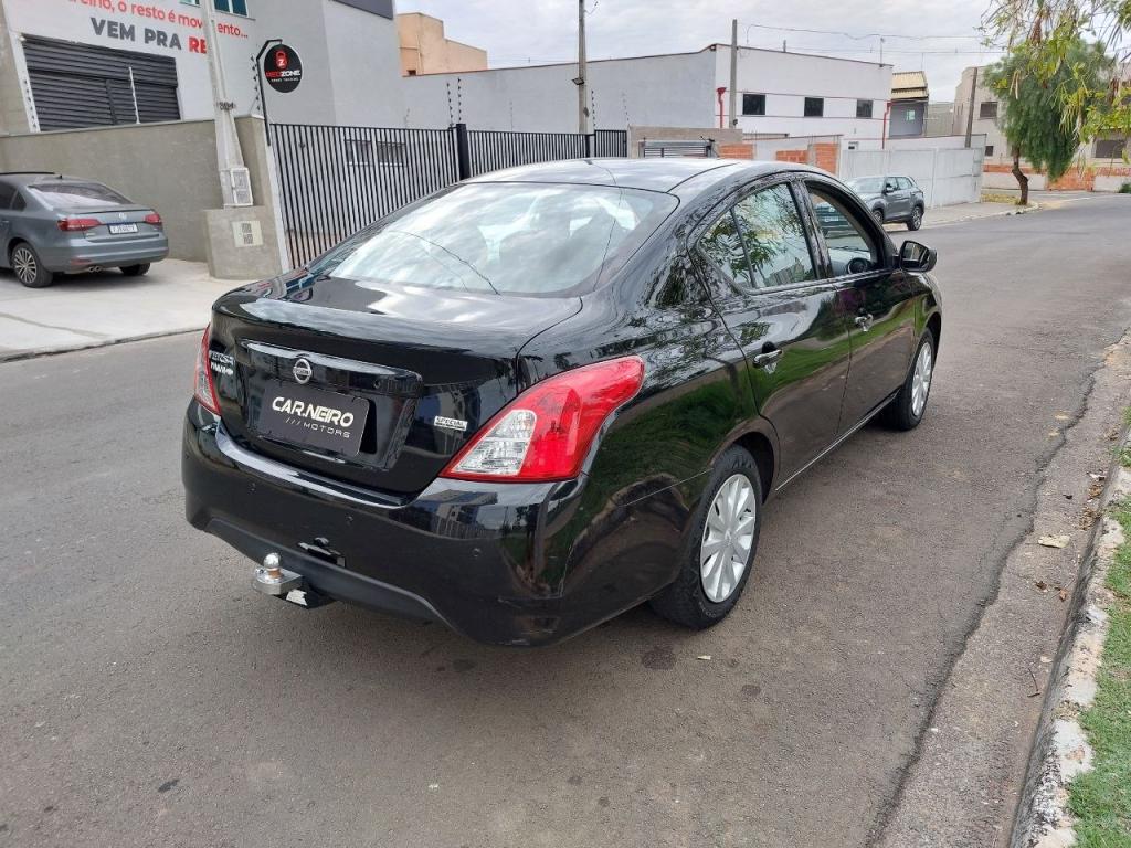 NISSAN Versa Sedan - Foto