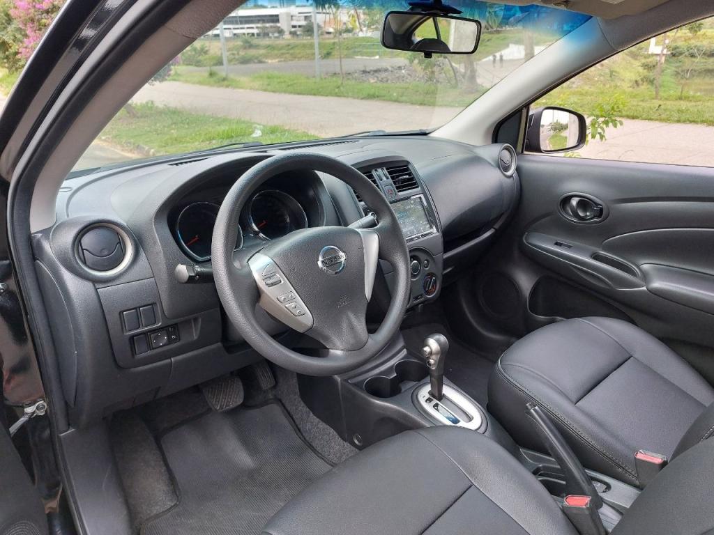 NISSAN Versa Sedan - Foto