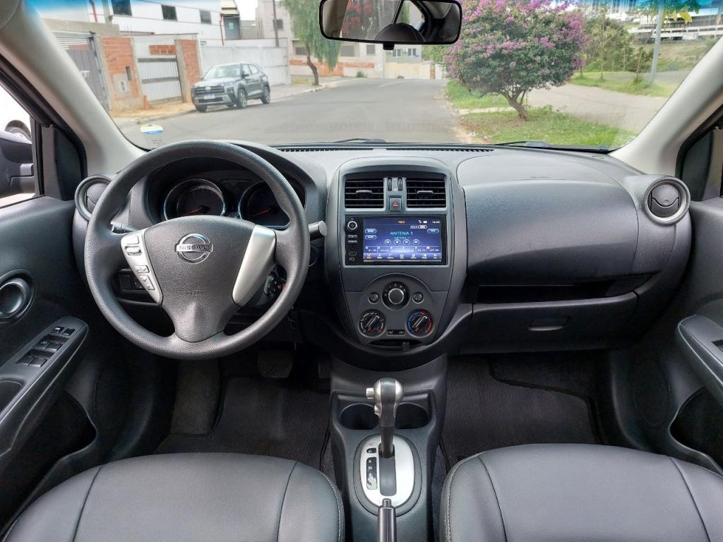 NISSAN Versa Sedan - Foto