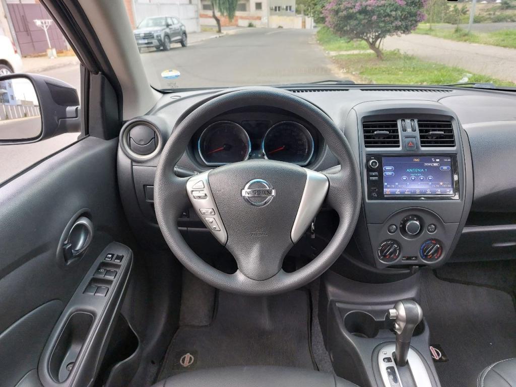 NISSAN Versa Sedan - Foto