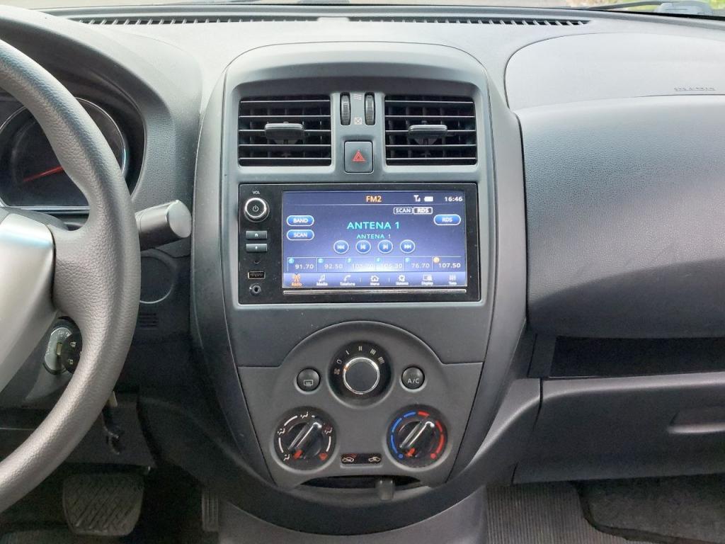 NISSAN Versa Sedan - Foto
