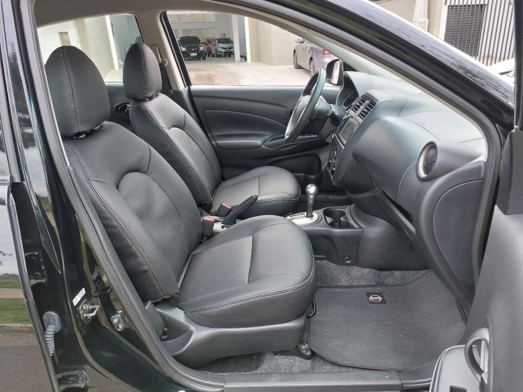 NISSAN Versa Sedan - Foto