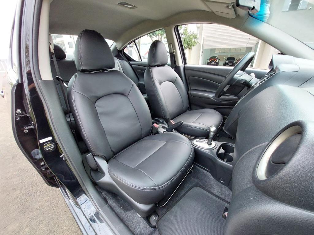 NISSAN Versa Sedan - Foto