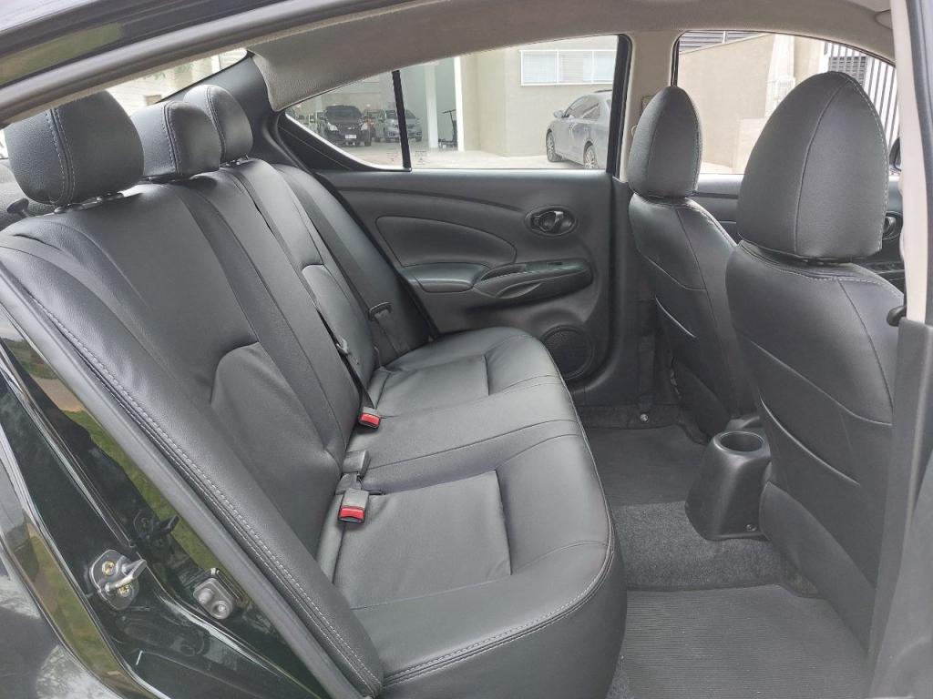 NISSAN Versa Sedan - Foto