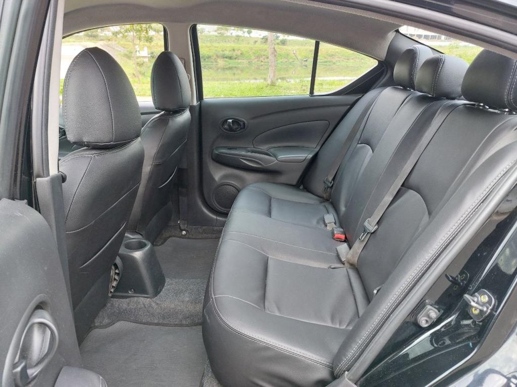 NISSAN Versa Sedan - Foto