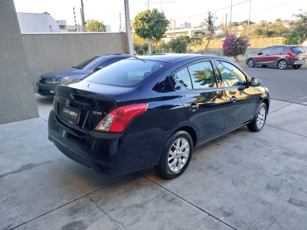 NISSAN Versa Sedan - Foto