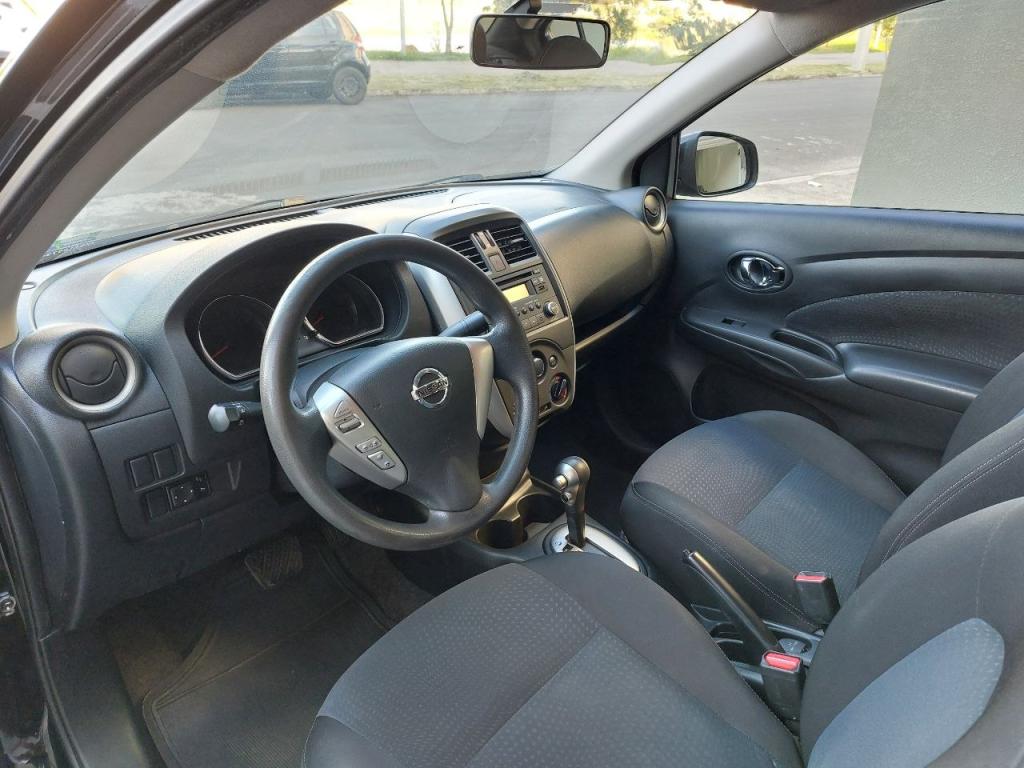 NISSAN Versa Sedan - Foto