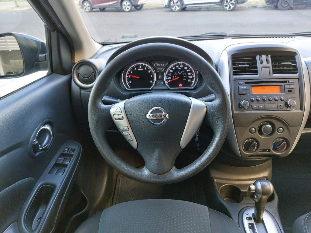 NISSAN Versa Sedan - Foto