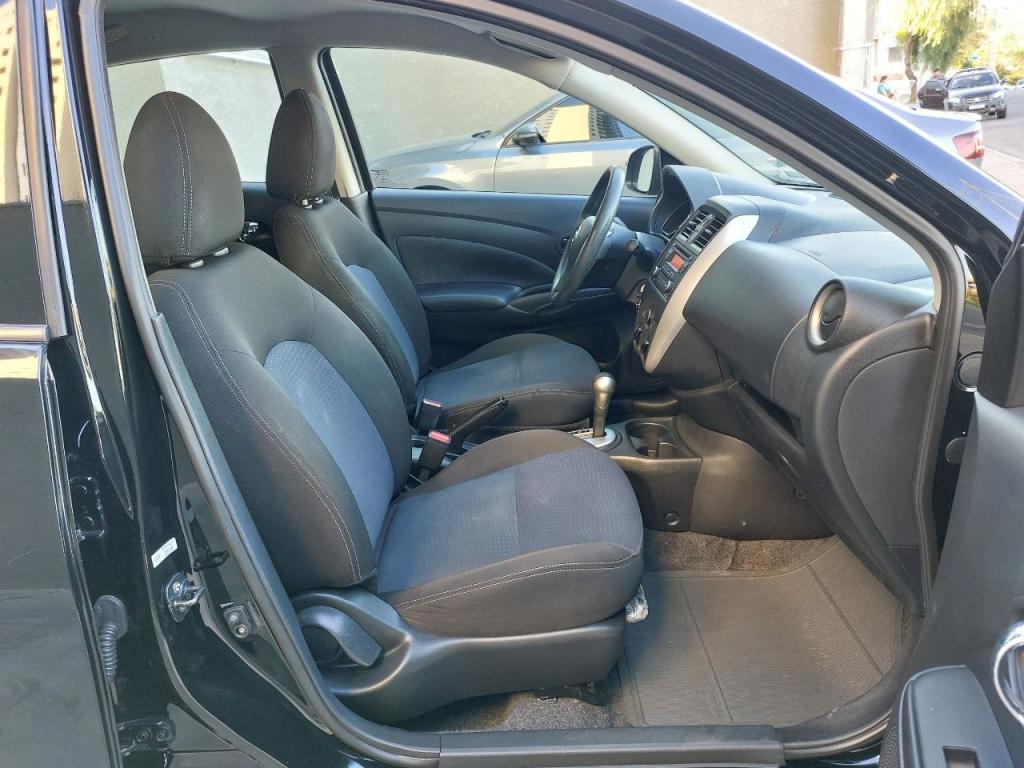 NISSAN Versa Sedan - Foto