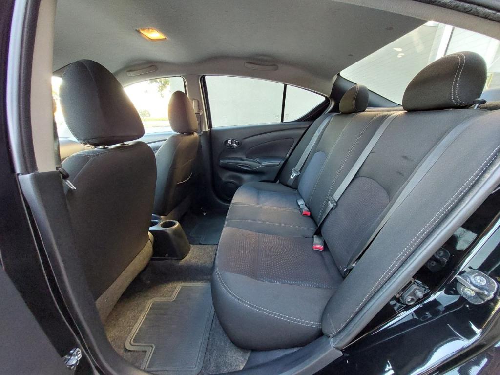 NISSAN Versa Sedan - Foto