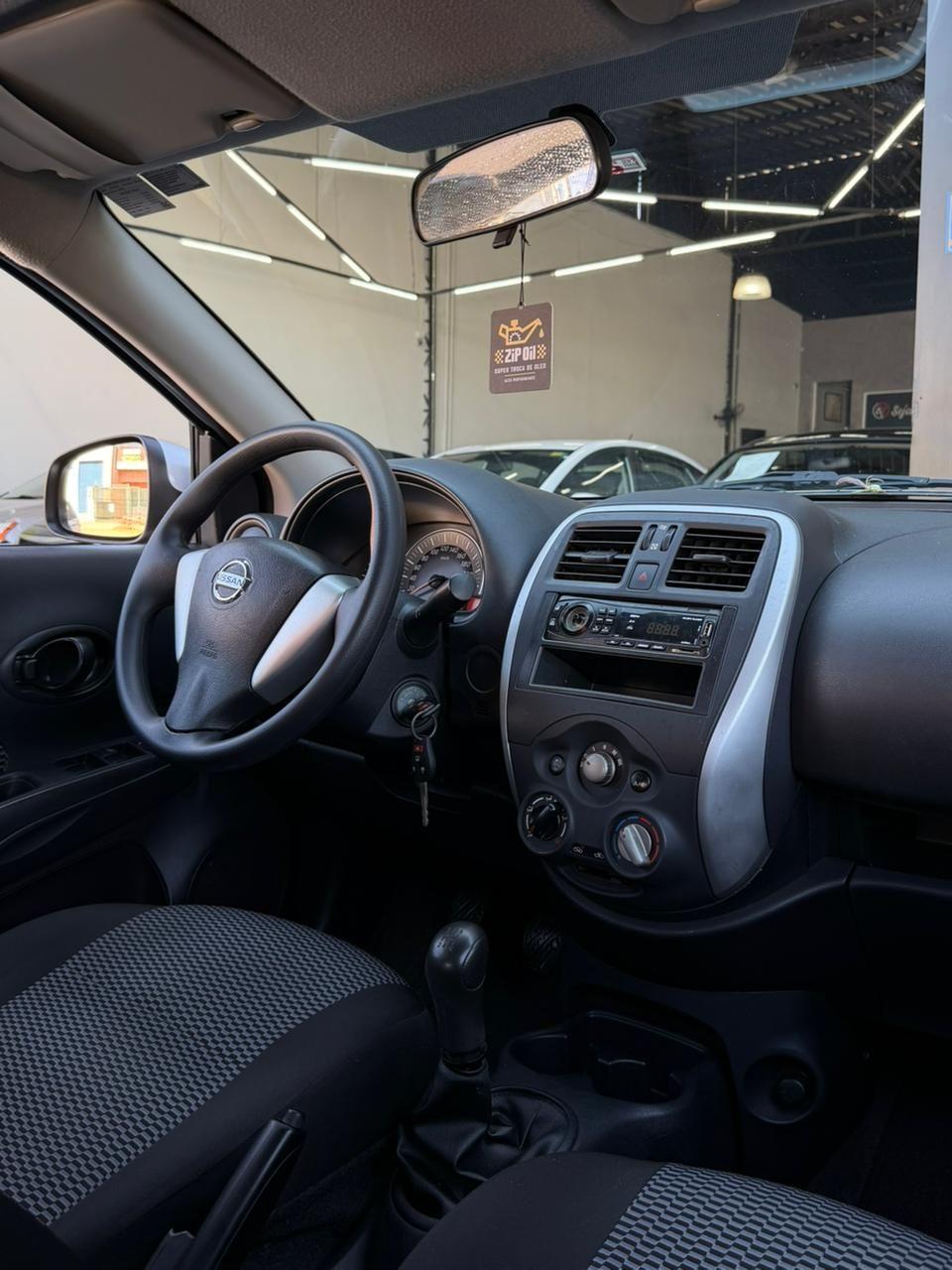 NISSAN Versa Sedan - Foto