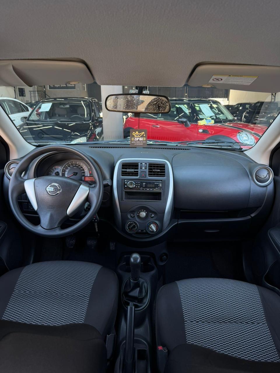 NISSAN Versa Sedan - Foto