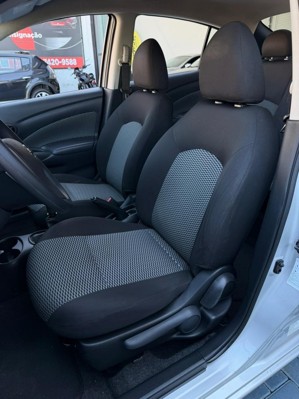 NISSAN Versa Sedan - Foto