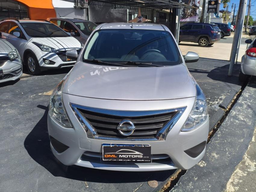 NISSAN Versa Sedan - Foto