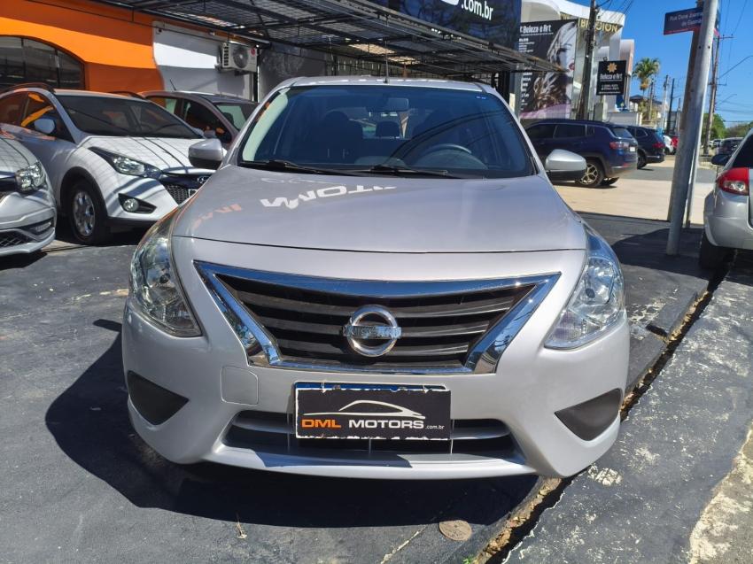 NISSAN Versa Sedan - Foto