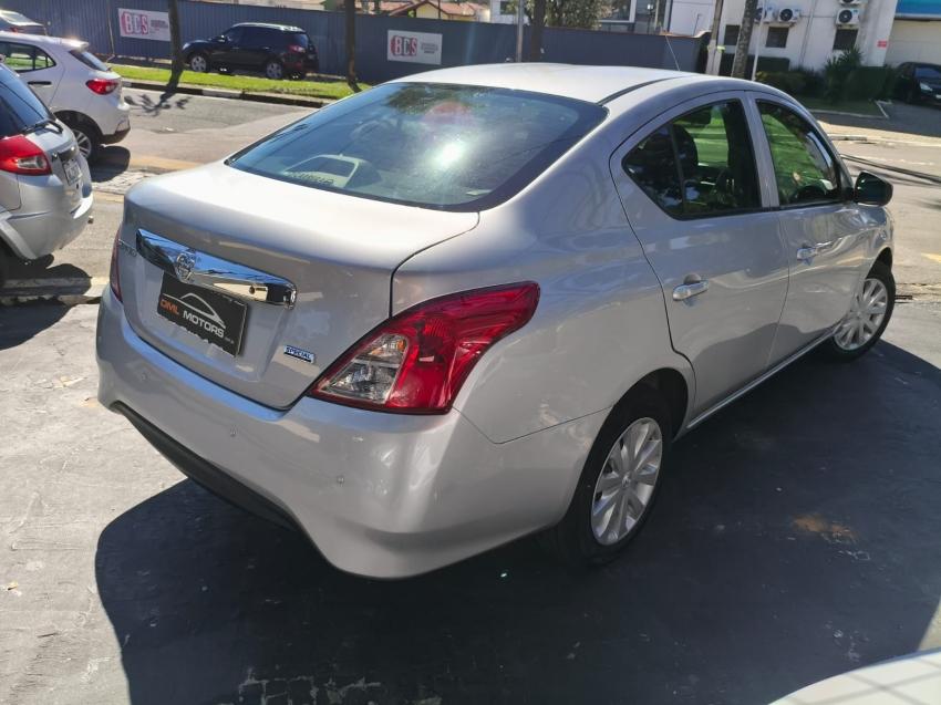 NISSAN Versa Sedan - Foto
