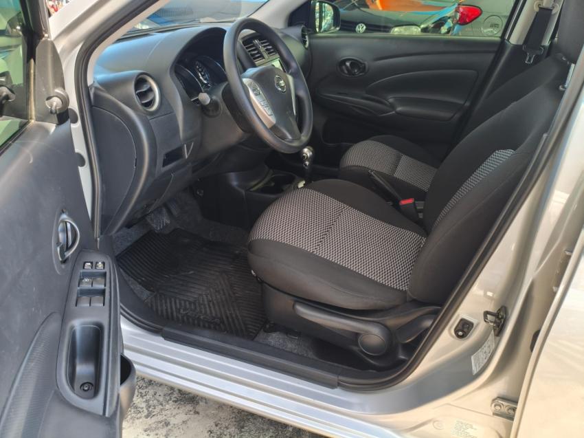 NISSAN Versa Sedan - Foto
