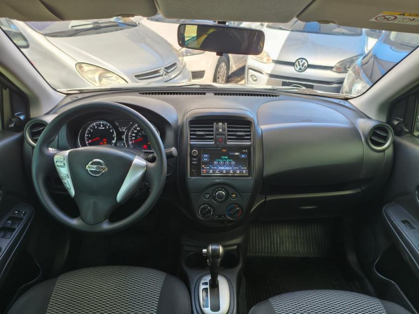 NISSAN Versa Sedan - Foto
