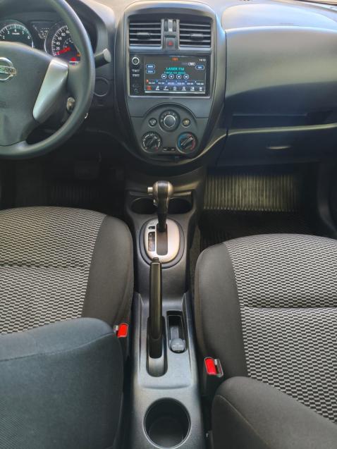 NISSAN Versa Sedan - Foto