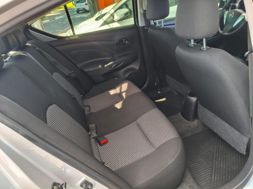 NISSAN Versa Sedan - Foto