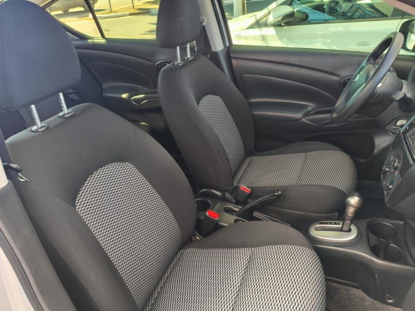 NISSAN Versa Sedan - Foto