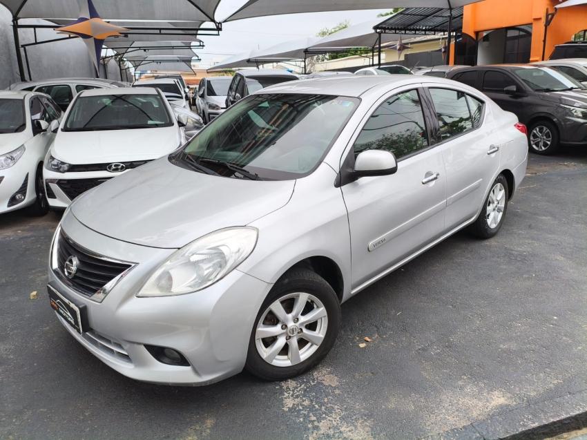 NISSAN Versa Sedan - Foto