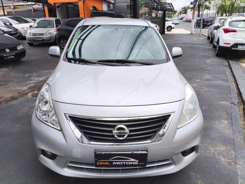NISSAN Versa Sedan - Foto