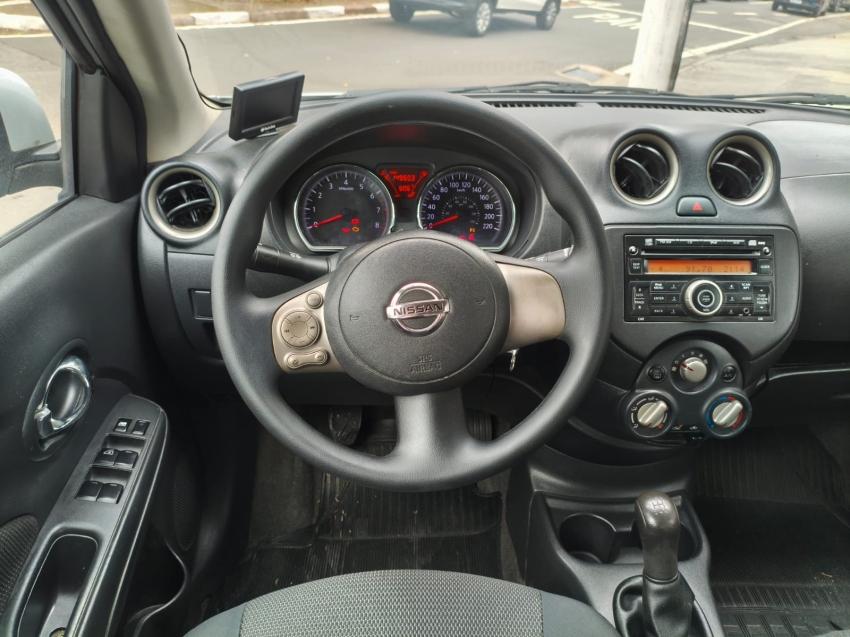 NISSAN Versa Sedan - Foto