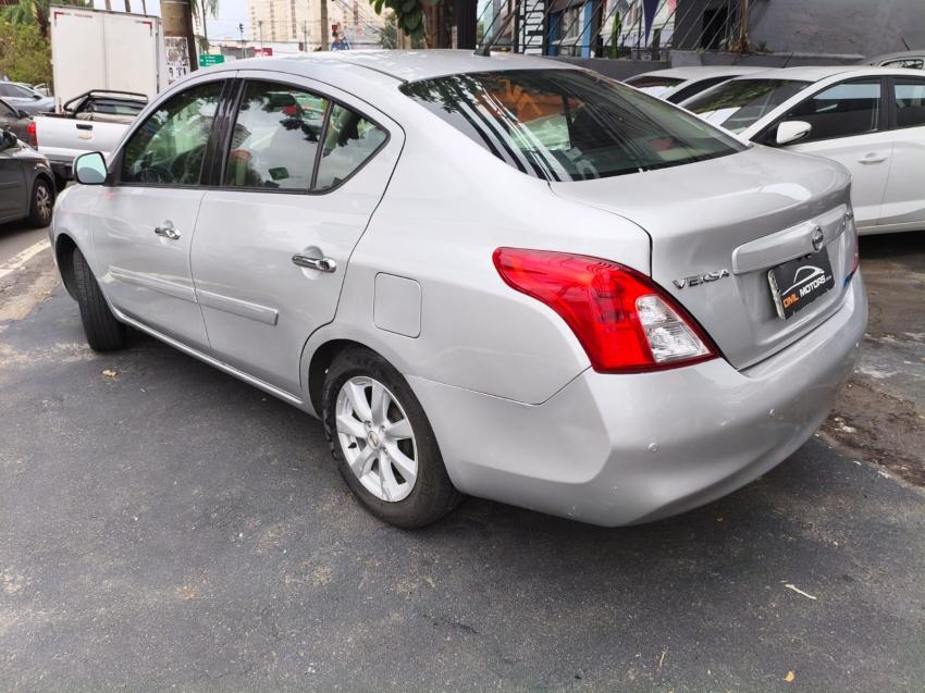 NISSAN Versa Sedan - Foto